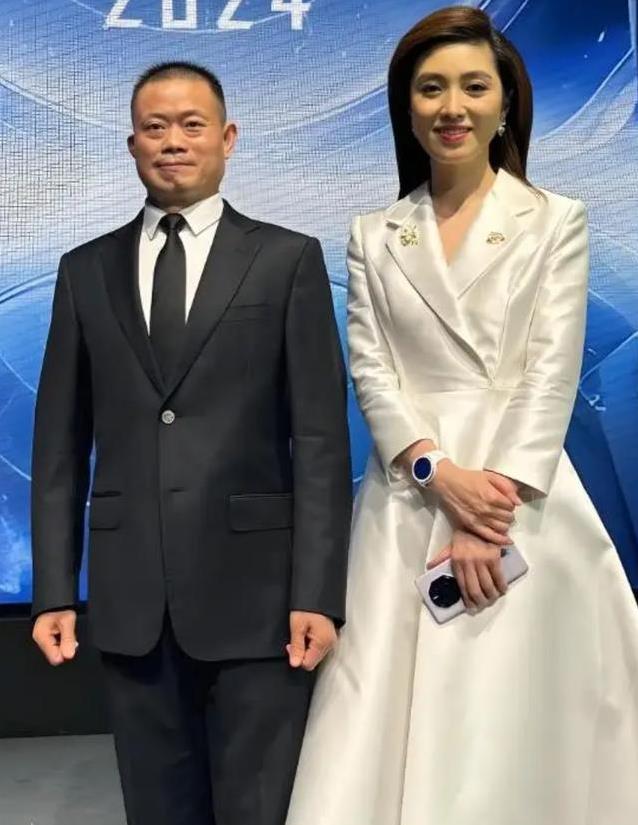 她还在直播, 领导劝她悠, 能留下来的 她还在直播, 领导劝她悠, 能留下来的